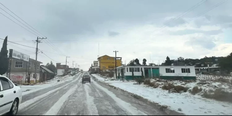 Foto: Alain Albarrán // En Chalcatongo de Hidalgo, en la región de la Mixteca, se reportó una lluvia torrencial con granizo.
