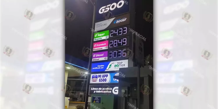 Foto: Pedro Silva // En varias estaciones ubicadas en la periferia de la ciudad de Oaxaca ya se vende hasta en 29.37 pesos.