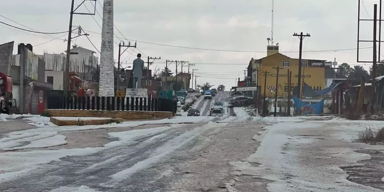 Este fenómeno natural también dejó imágenes llamativas que fueron difundidas en redes sociales.
