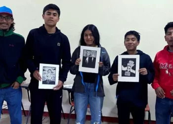 El arte como refugio emocional: Estudiantes mixes crean fanzines en Santa María Alotepec