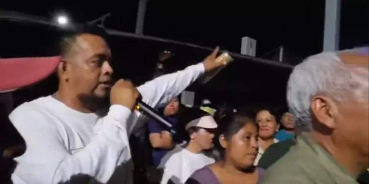 Colotepec mantiene bloqueo a súper a la Costa