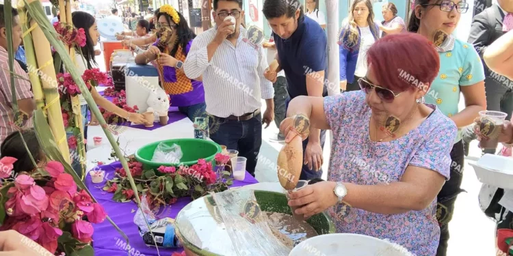 Foto: Jesús Santiago // Galerías, comercios y mercados recordaron la tradición este viernes.