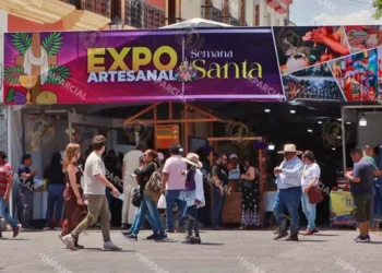 Foto: Adrián Gaytán // Haciendo caso omiso del reglamento y prohibiciones, se instaló la expoferia en la alameda de León contando con complicidad de autoridades.