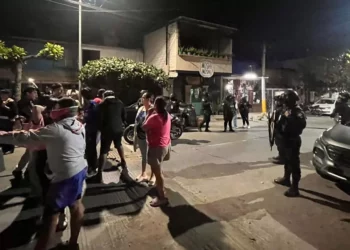 Foto: redes sociales // Inquietud en el fraccionamiento El Rosario por operativo contra cámara de videovigilancia.