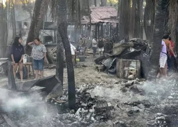 Foto: Redes sociales // La destrucción causada por el fuego luego del amanecer del viernes.