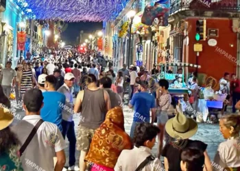 Foto: Archivo El Imparcial // Se espera que en el periodo del 30 de marzo al 12 de abril arriben a la entidad oaxaqueña más de 242 mil turistas locales, nacionales e internacionales.