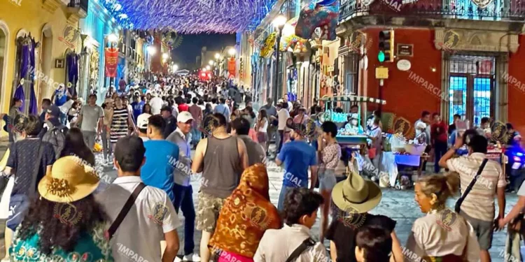 Foto: Archivo El Imparcial // Se espera que en el periodo del 30 de marzo al 12 de abril arriben a la entidad oaxaqueña más de 242 mil turistas locales, nacionales e internacionales.