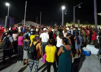 Foto: Radio Colotepec 89.9 FM // La noche del jueves, previo a la liberación de la supercarretera Barranca Larga-Ventanilla, luego de 4 días de bloqueo.