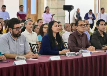 Foto: Gobierno de Oaxaca // La noche del martes, el STPEIDCEO entregó su pliego petitorio al gobierno jarista.
