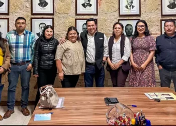La reunión se desarrolló en un ambiente cordial y de respeto.