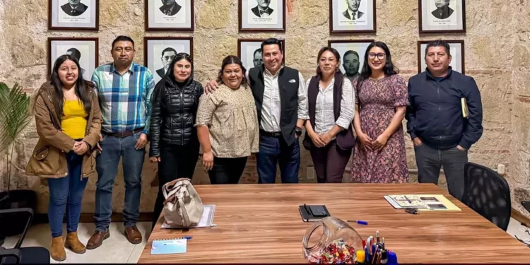 La reunión se desarrolló en un ambiente cordial y de respeto.