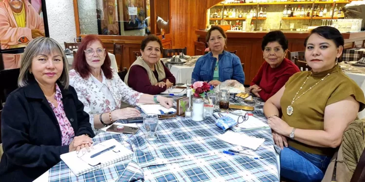 Foto: Rubén Morales // Las integrantes del Club Rotario Guelaguetza fueron encabezadas por su presidenta María Cristina García Ramos.