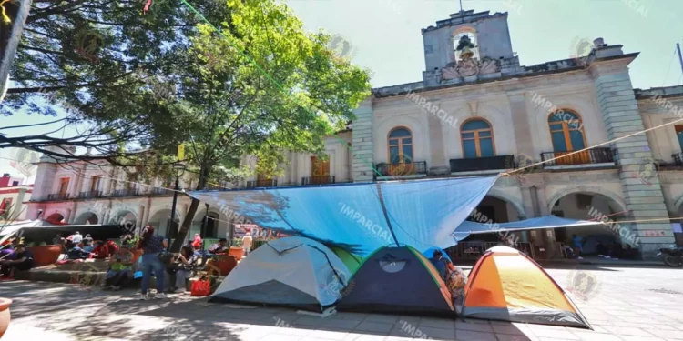 Fotos: Adrián Gaytán // Los profesores mantuvieron campamentos en el Zócalo capitalino, Ciudad Administrativa y Ciudad Judicial.