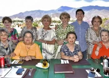 Fotos: Rubén Morales // Mayola Audiffred celebró su cumpleaños acompañada de sus grandes amigas, quienes le expresaron su cariño y buenos deseos en una agradable comida.