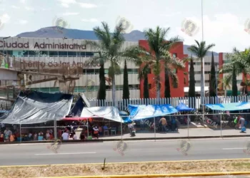 Fotos: Adrián Gaytán // Militantes de la Sección 22 de la CNTE instalaron al menos ocho campamentos permanentes en zonas estratégicas del 18 al 20 de marzo.