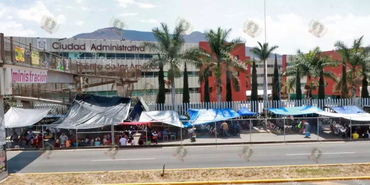 Fotos: Adrián Gaytán // Militantes de la Sección 22 de la CNTE instalaron al menos ocho campamentos permanentes en zonas estratégicas del 18 al 20 de marzo.