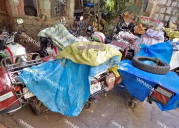 Foto: Adrián Gaytán // Motocicletas del Servicio Postal Mexicano varadas, en ruinas y sin refacciones. Algunas con hasta 15 años de servicio.