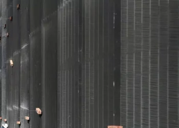 Muro de “Calor”: La nueva barrera negra mate de EE. UU. frente a Ciudad Juárez que busca frenar la escalada