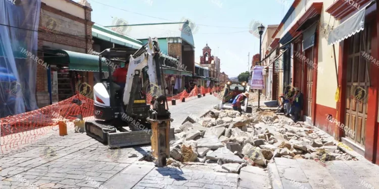 Foto: Adrián Gaytán // Obras sin la mínima planeación para aminorar las afectaciones, común denominador en la ciudad. Estas son de Oaxaca Camina, del gobierno del estado.