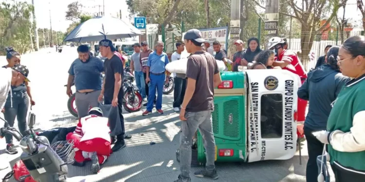 Paramédicos y policías trabajaron de manera coordinada para atender la emergencia.