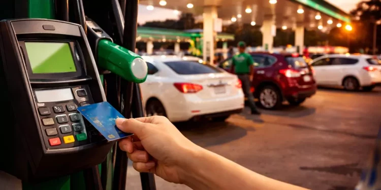 Determina pago obligatorio de gasolina con tarjetas; ¿a partir de cuándo entra en vigor?