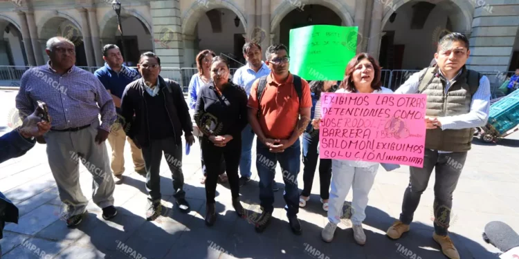 Foto: Adrián Gaytán // Peregrinar de afectados por fraude en agencia automotriz.