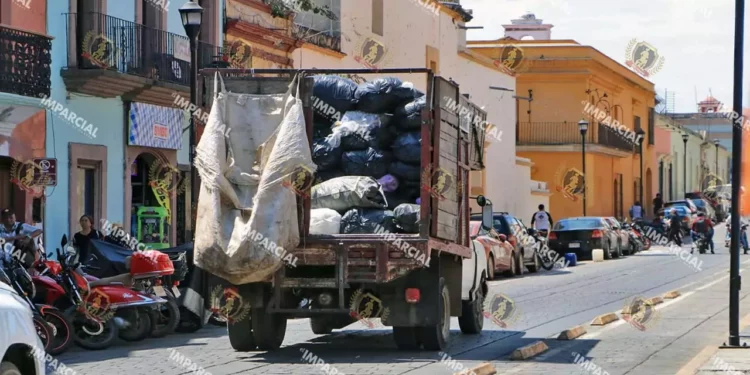 Foto: Adrián Gaytán // Persiste la recolección de desechos por parte de unidades desvencijadas. Nadie las controla ni sabe el destino de esa basura.
