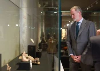 Felipe VI reconoce abusos durante la conquista en una visita sorpresa a exposición en Madrid