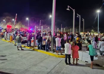 Foto: Radio Colotepec 89.9 FM // Las comunidades advirtieron que en caso de los gobiernos estatal y federal incumplan con sus demandas, podrían volver a bloquear la supercarretera.