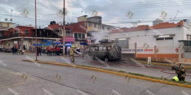 Fotos: Fernando Santiago // Se incendió en calles del centro de Matías Romero.