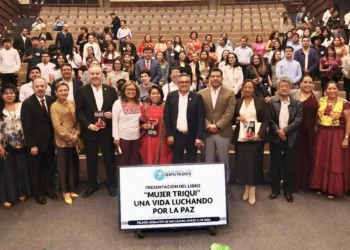 Se destacó la aportación de este libro para encaminar la pacificación de la región triqui a través de la mirada de una mujer.