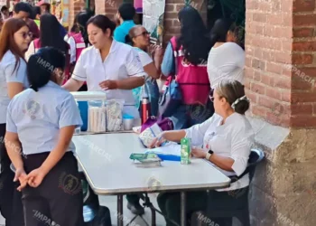 Foto: Adrián Gaytán // Se mantiene la jornada de vacunación en diversos puntos de la zona metropolitana de Oaxaca.