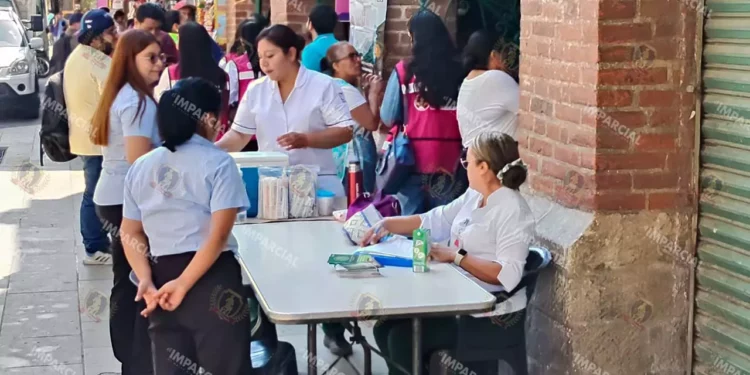 Foto: Adrián Gaytán // Se mantiene la jornada de vacunación en diversos puntos de la zona metropolitana de Oaxaca.
