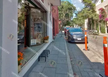Foto: Adrián Gaytán // Se pagan espacios para carga o descarga, no para estacionamiento permanente, advierte el municipio.