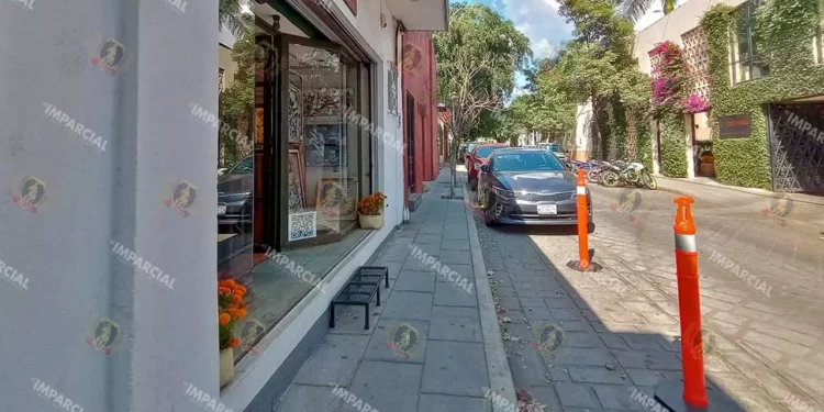 Foto: Adrián Gaytán // Se pagan espacios para carga o descarga, no para estacionamiento permanente, advierte el municipio.