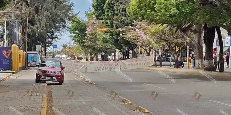 Foto: Jesús Santiago // Sindicalistas de la UABJO no respetan ni la Semana Santa.