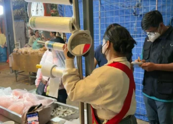 Supervisaron la venta de pescados y mariscos en el mercado Zaragoza.