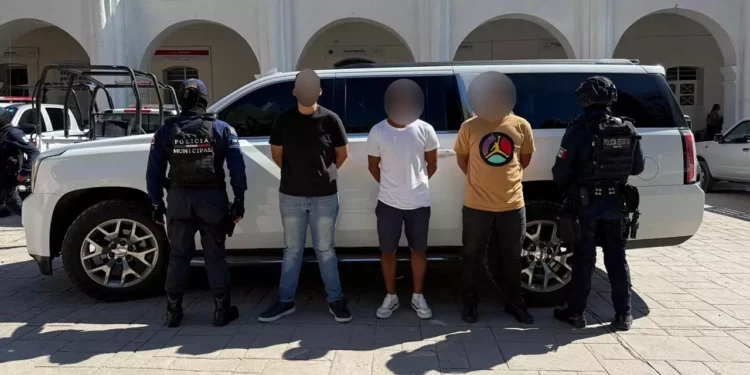Tras cometer el ilícito, los presuntos responsables huyeron a bordo de una camioneta de lujo marca GMC.