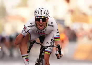 Tadej Pogačar conquista su primer Milano-Sanremo 2026 con un Isaac del Toro magistral