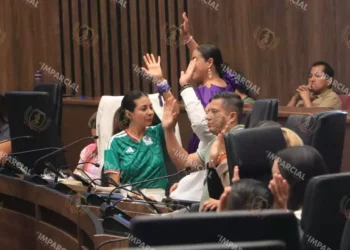 Foto: Adrián Gaytán // Toma el Congreso la salida fácil en Amatengo.