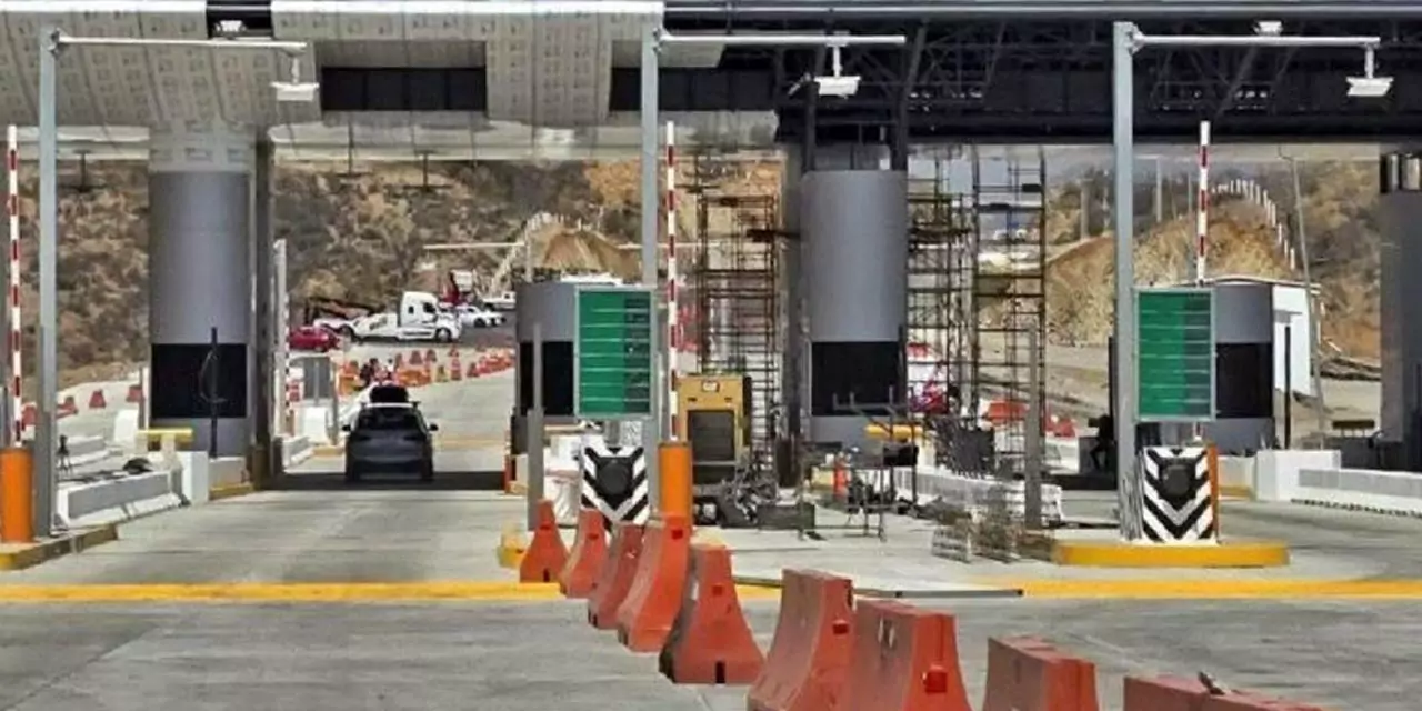 Un peaje elevado para una supercarretera en ruinas.