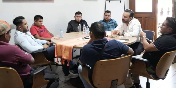 Para garantizar la paz, se reúne SEGO con organizaciones sociales triquis