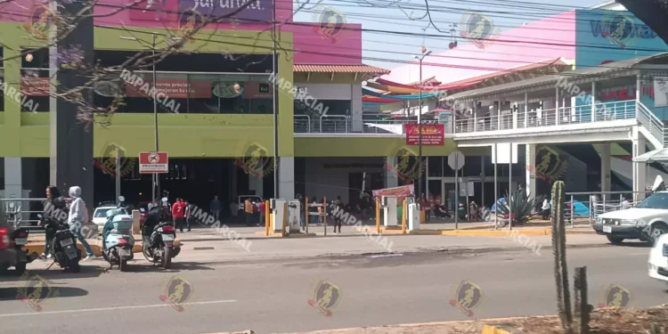 Instala S-22 plantón en el Zócalo por paro de labores de 72 horas