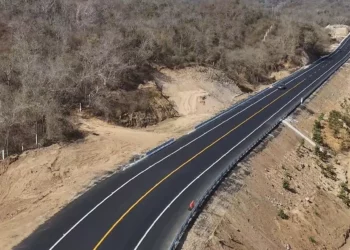 Avanza modernización de la carretera Salina Cruz–Zihuatanejo; obra se extendería hasta 2029