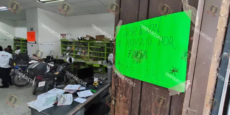 Sin vehículos ni combustible, carteros paran labores