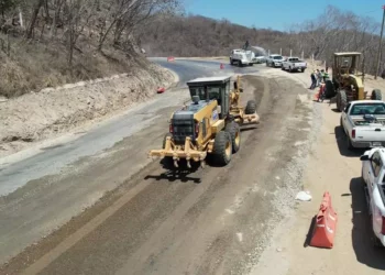 Continúan obras en la Carretera 200 sin afectar circulación en Semana Santa