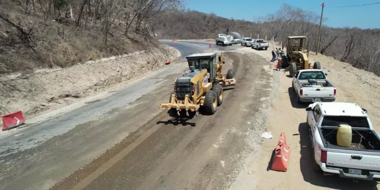 Continúan obras en la Carretera 200 sin afectar circulación en Semana Santa