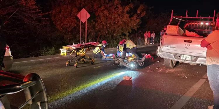 Motociclista se estrella en la vía Juchitán-Tehuantepec
