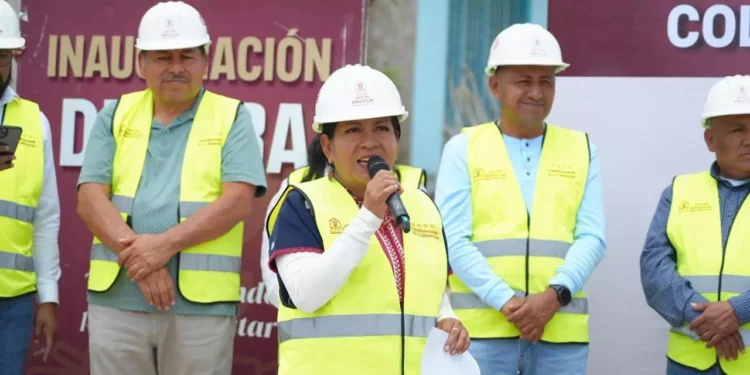 Gobierno de Xoxocotlán entrega obras de pavimentación y electrificación en colonias