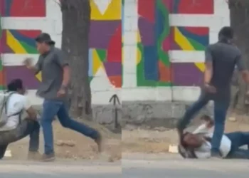 IMÁGENES | Brutal agresión queda captada en video cerca del Tecnológico de Oaxaca; hombre es golpeado con una piedra